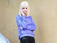 Selena Gomez Dons Blonde Wig!