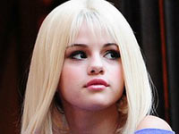 Selena Gomez Dons Blonde Wig!