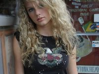 Queens War: Miley Cyrus & Taylor Swift