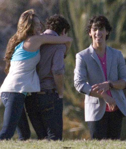 Miley Cyrus Hugs Nick Jonas, Sends It On
