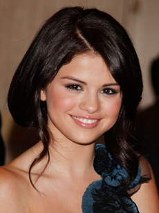 Selena Gomez's Makeup Step-by-Step